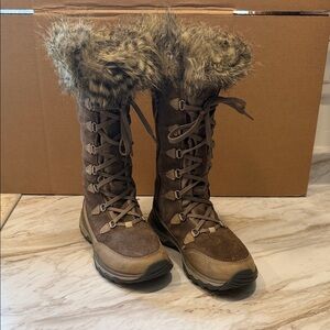 Eddie Bauer Brown Fur-Trimmed Winter Boots
